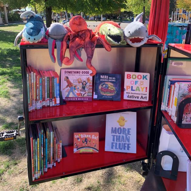 Fish puppets on the book bike